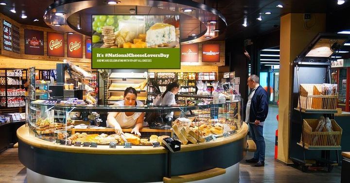 Digital signage enhances customer experience